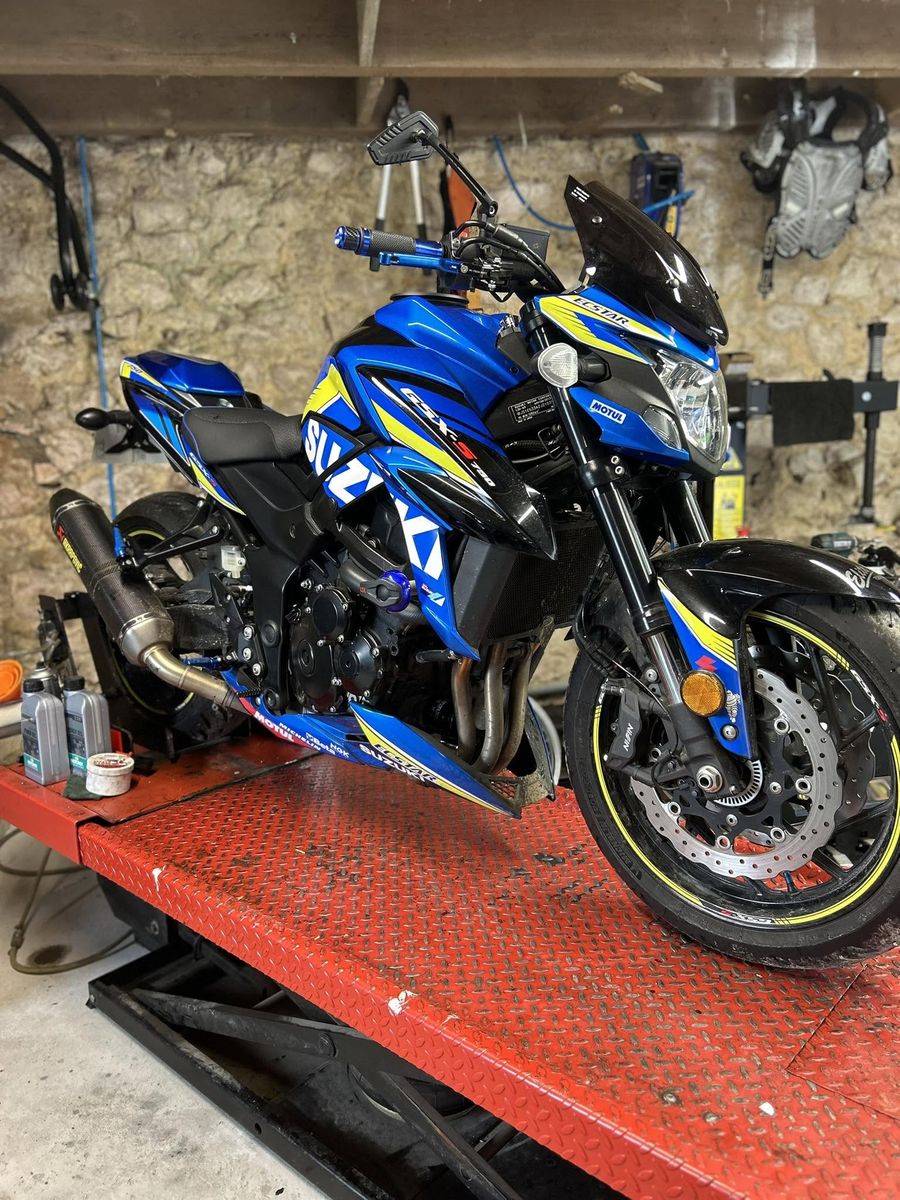 Suzuki GSX-S en révision à l'atelier LDRM