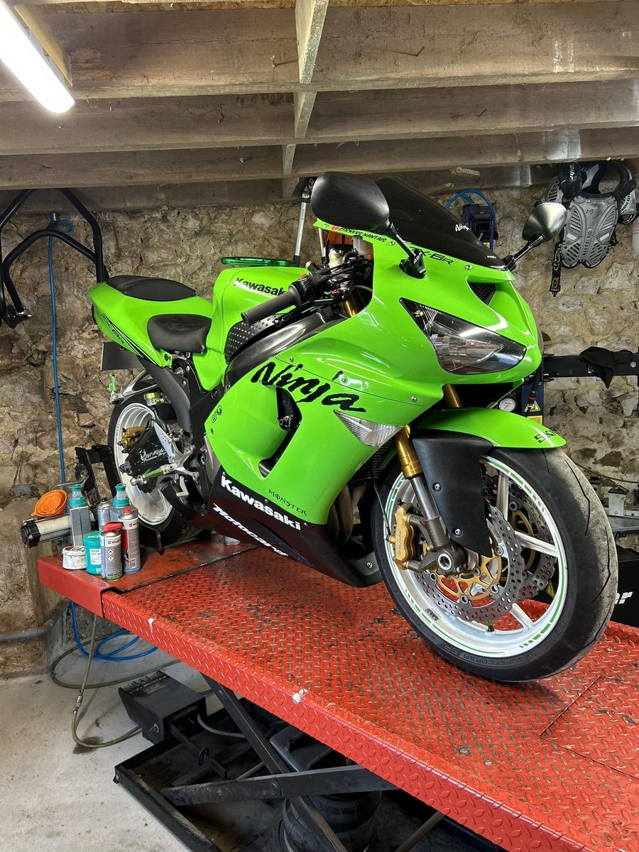 Kawasaki Ninja verte à l'atelier LDRM